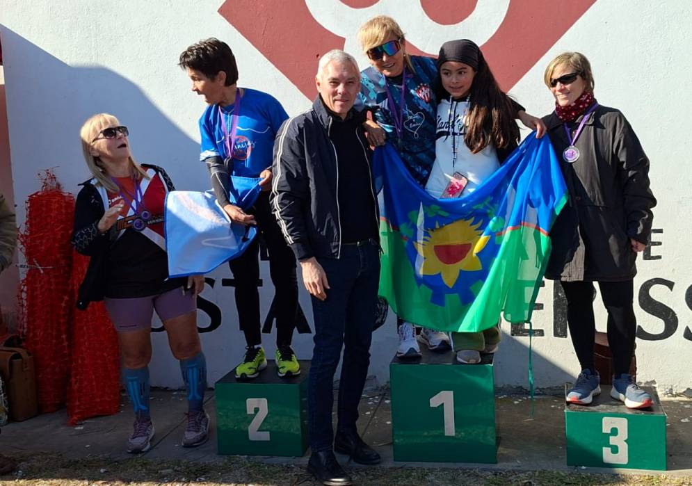 Dominguez, en lo m&aacute;s alto del podio.