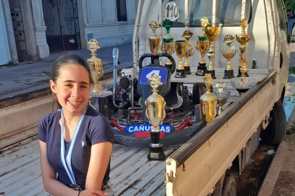 Tiene 15 a&ntilde;os y reconoce que al principio fue observada con recelo por los pilotos hombres.