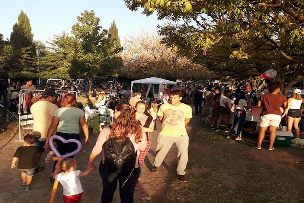 M&aacute;s de 2.000 personas pasearon por la Feria de Mujeres