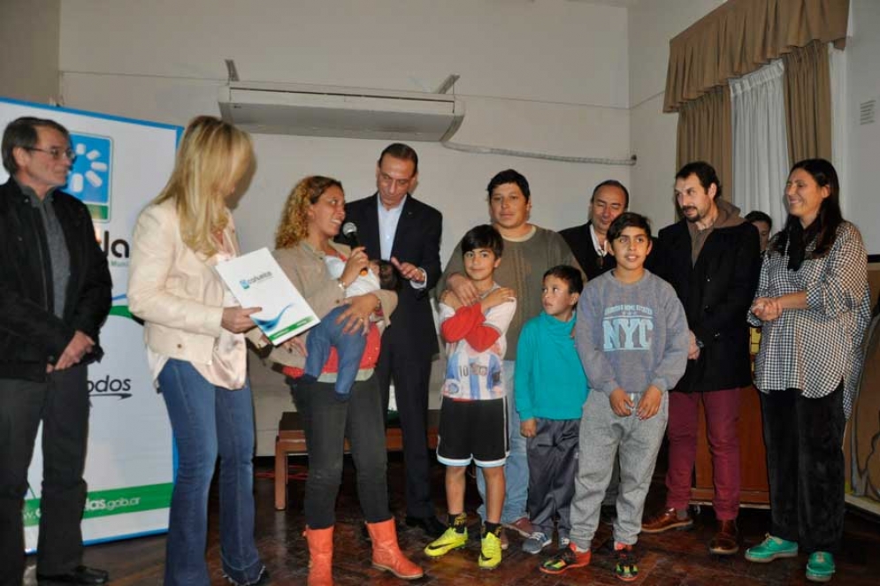 El gobierno entreg&oacute; aportes a instituciones intermedias