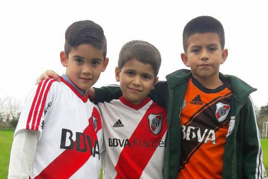 La escuela de f&uacute;tbol de River ya funciona en Ca&ntilde;uelas