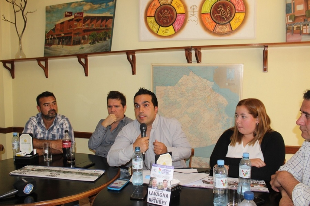 Se present&oacute; con candidatos locales y dirigentes de la regi&oacute;n.