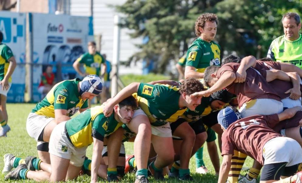 Concentrados en la formaci&oacute;n del scrum / FOTO: Gui Sanabria.