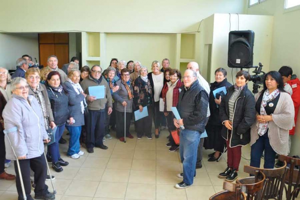 Fassi encabez&oacute; el acto de eximici&oacute;n de las tasas municipales para jubilados