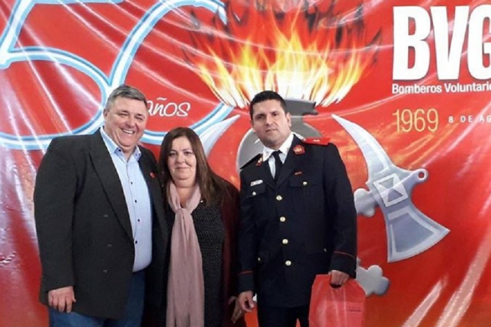 Aristegui (en el centro) junto al ex Jefe del cuartel, Hern&aacute;n Ortiz (a la derecha) en otros tiempos. 