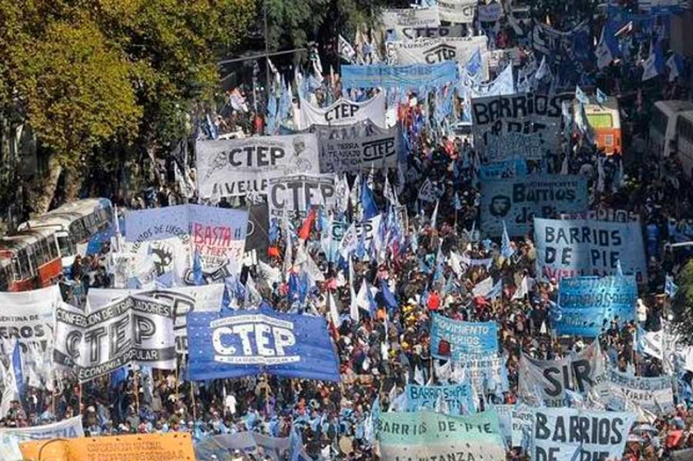 Masiva movilizaci&oacute;n de los movimientos sociales y gremios