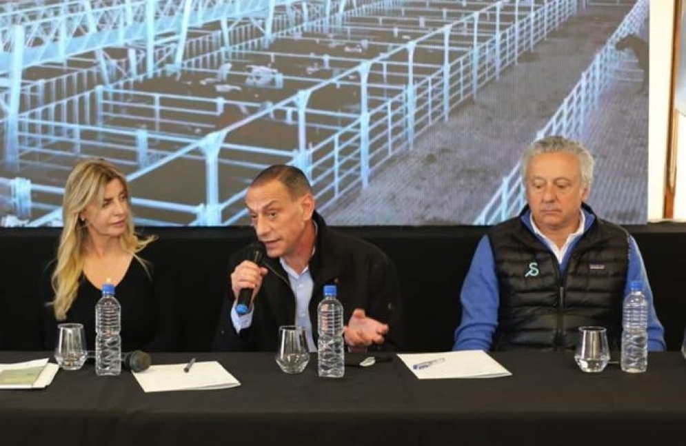 La intendenta Marisa Fassi, el Administrador de Vialidad Nacional, Gustavo Arrieta  y el responsable del PAC, Alejandro Metro.