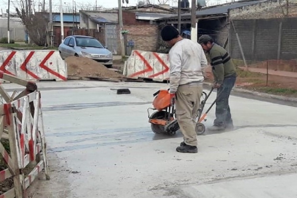 Los trabajadores realizando distintos trabajos. 