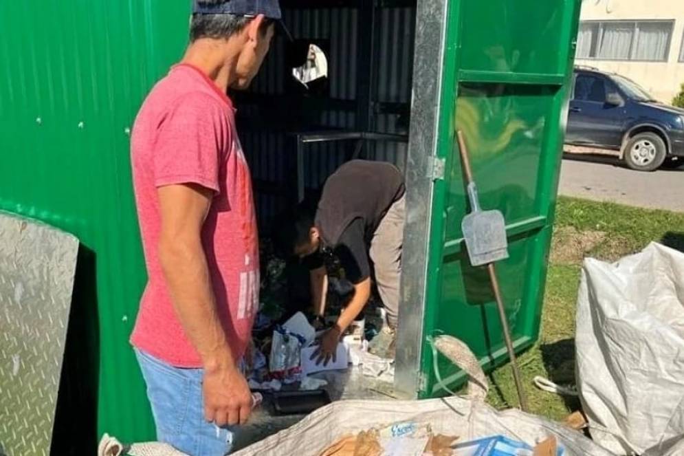 Los trabajadores en plena jornada laboral.