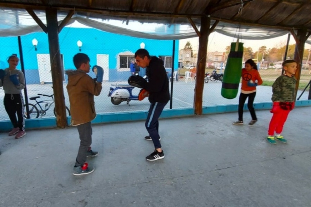 Las clases son los d&iacute;as martes y jueves, de 18 a 19 horas.