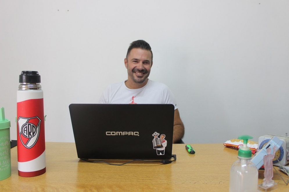 Monod en su despacho. &iquest;Habr&aacute; juegos Bonaerenses?