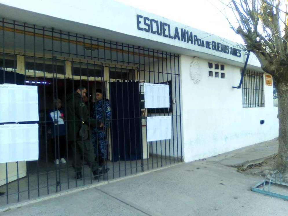 A las 18, las fuerzas cerraron los establecimientos. (FOTO: Escuela N&deg;14 La Garita).