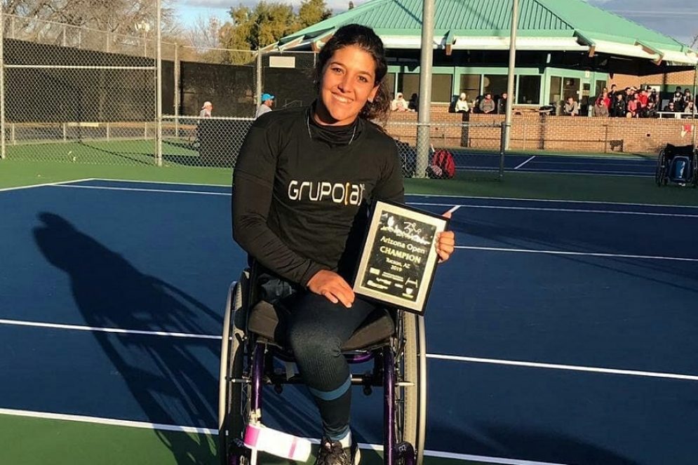 Moreno con su premio en Estados Unidos. 