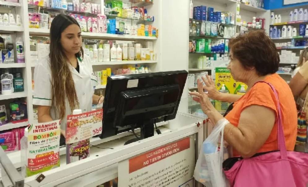 "Los abuelos est&aacute;n muy molestos", subray&oacute; una farmac&eacute;utica.