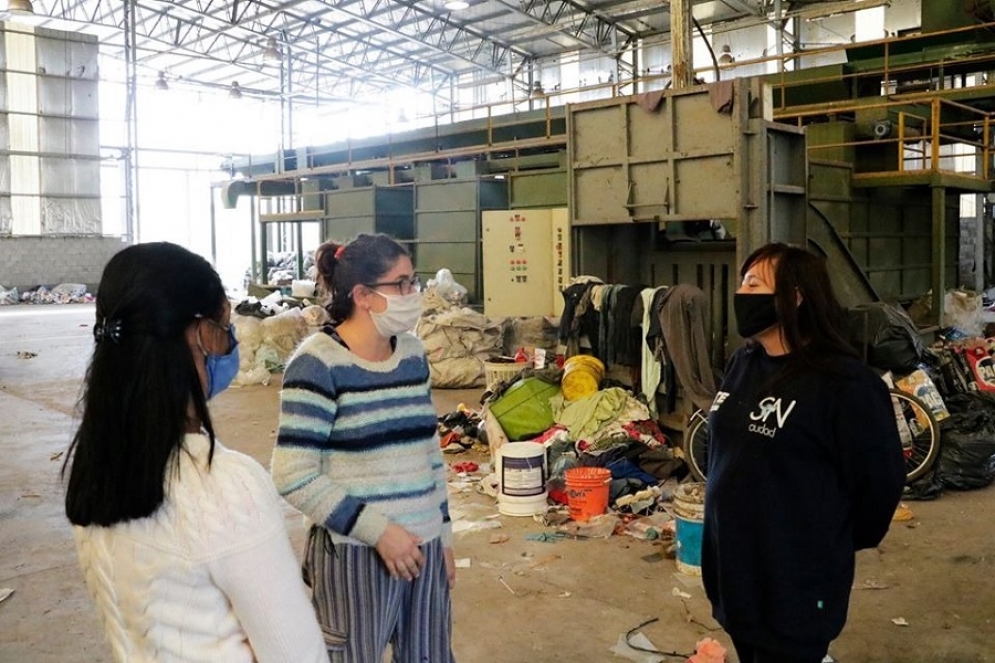 Marta Ferraro junto a la directora nacional de Pol&iacute;ticas de Reciclado con Inclusi&oacute;n Social, Mar&iacute;a Castillo. 