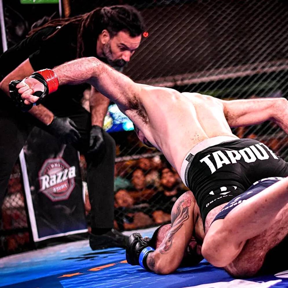 Luis Garavaglia, el l&iacute;der de la academia, arbitrando. 