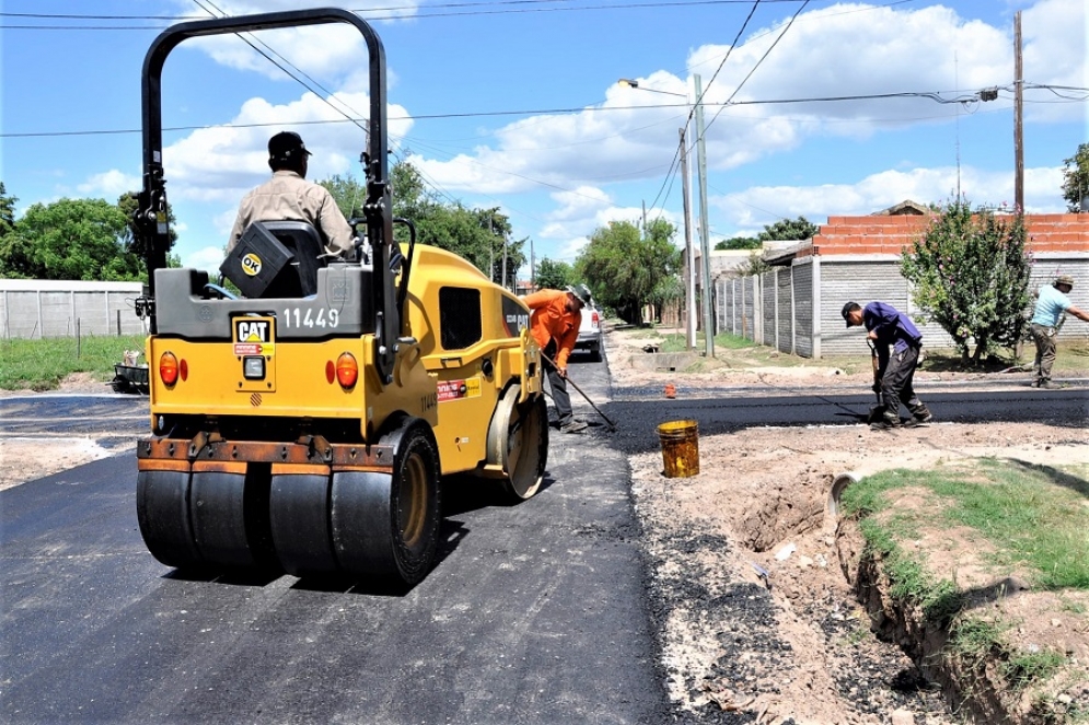 Las maquinas realizando la obra.
