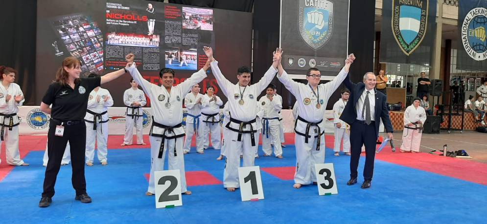 Dar&iacute;o R&iacute;os, en el segundo escal&oacute;n del podio.