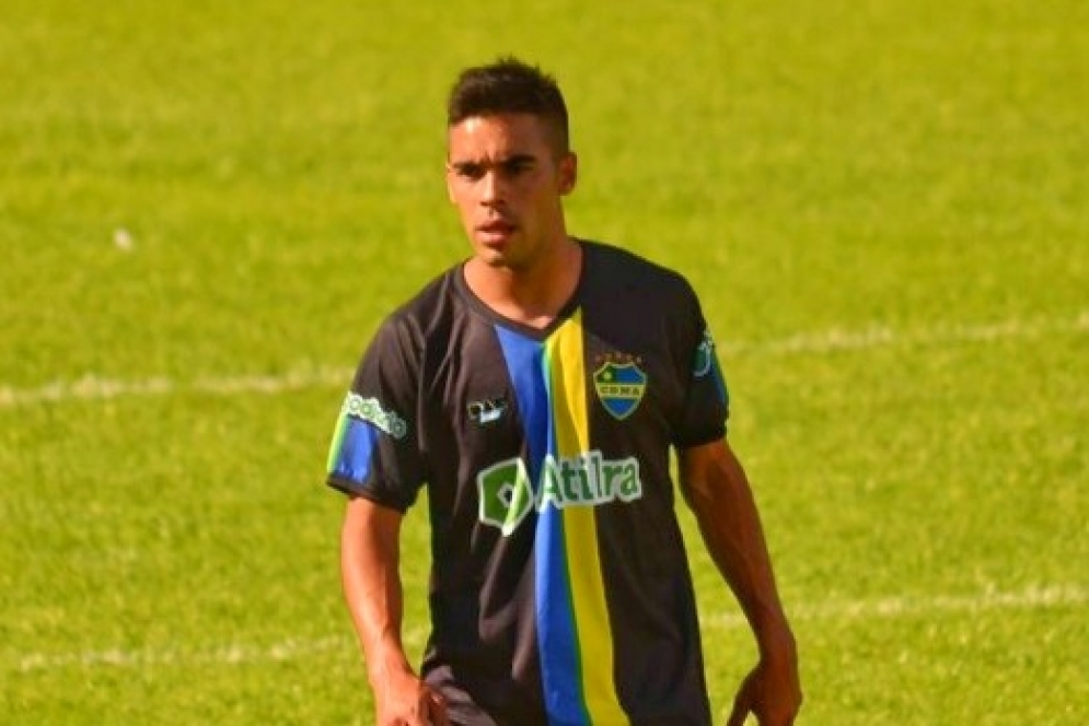 Su&aacute;rez Costa defendiendo la camiseta de Alem.