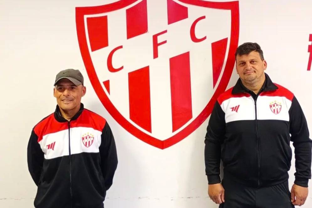 Lorenzo, de gorra, junto a su compa&ntilde;ero, Alfredo Ferreyra, en su primera pr&aacute;ctica.