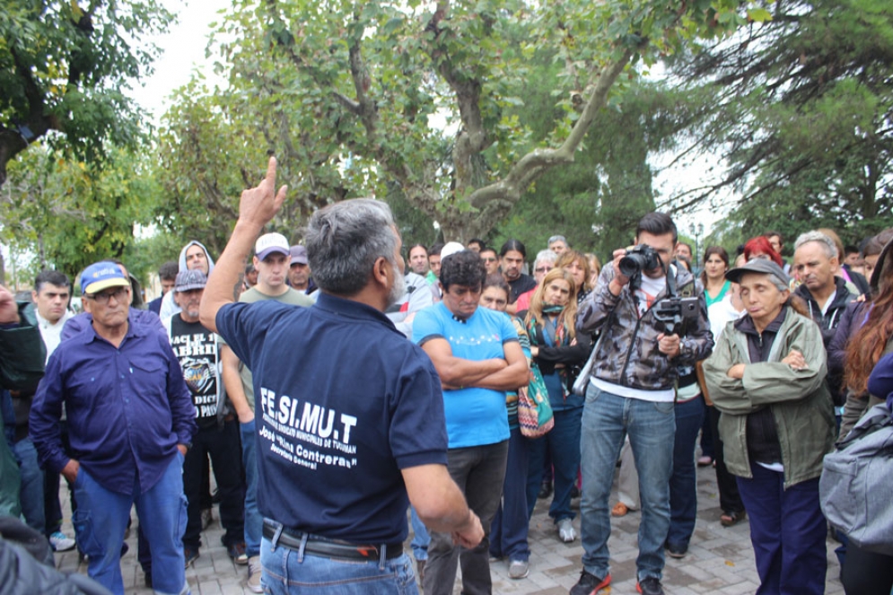 En asamblea frente al municipio, Fesimubo exigi&oacute; el inicio de las paritarias