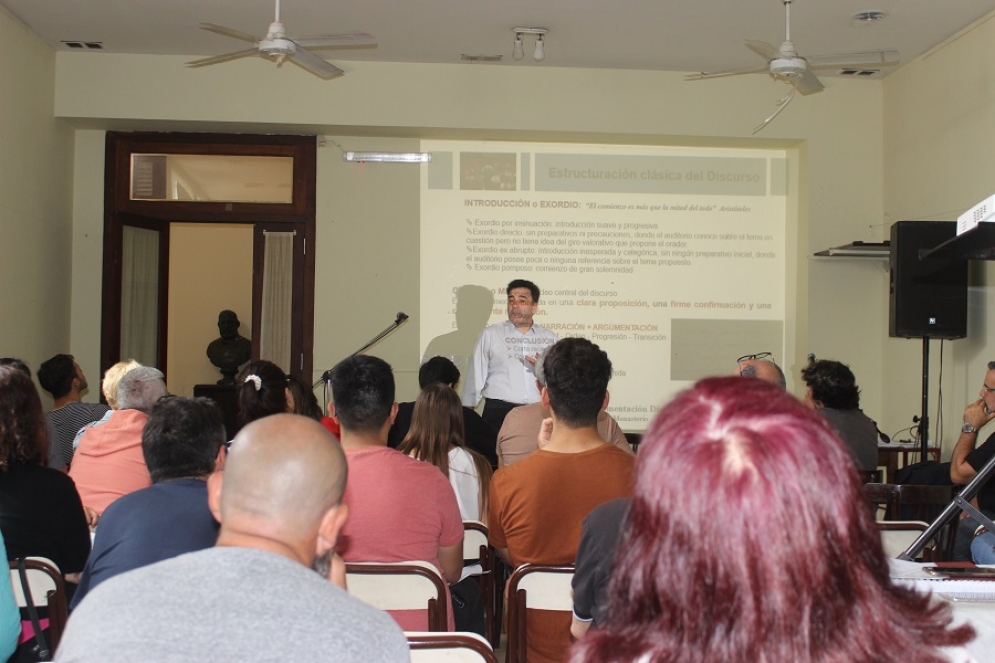 Se realiz&oacute; el primer seminario de oratoria y argumentaci&oacute;n discursiva