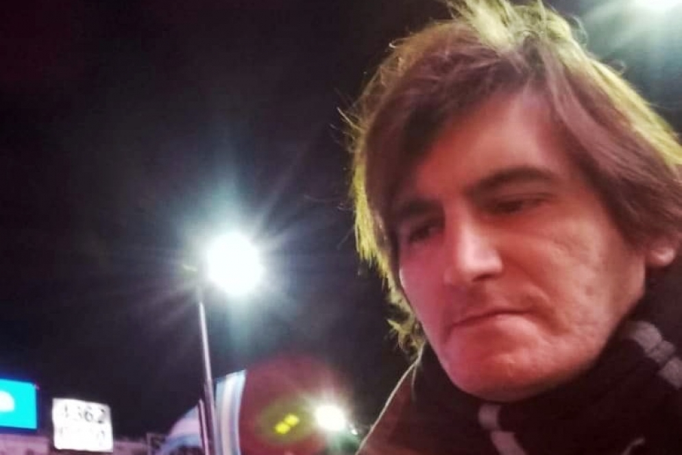 El look actual es parecido al de esta foto, con el pelo m&aacute;s largo 