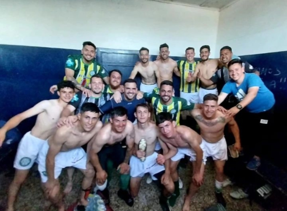 La postal del vestuario ganador.