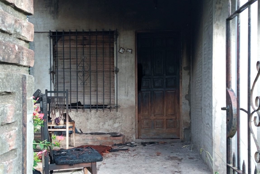 La fachada de la casa de la familia Franco, horas despu&eacute;s del incendio.
