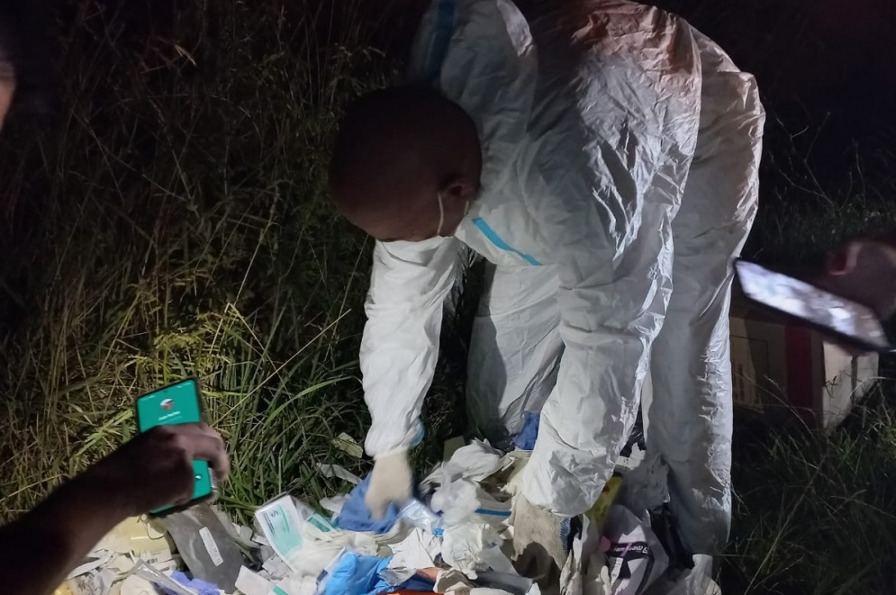 Personal del municipio despejando el lugar.