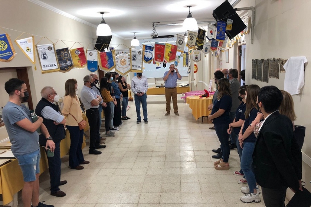 Para finalizar se realiz&oacute; un acto para descubrir la placa conmemorativa de los 70 a&ntilde;os del Rotary local.