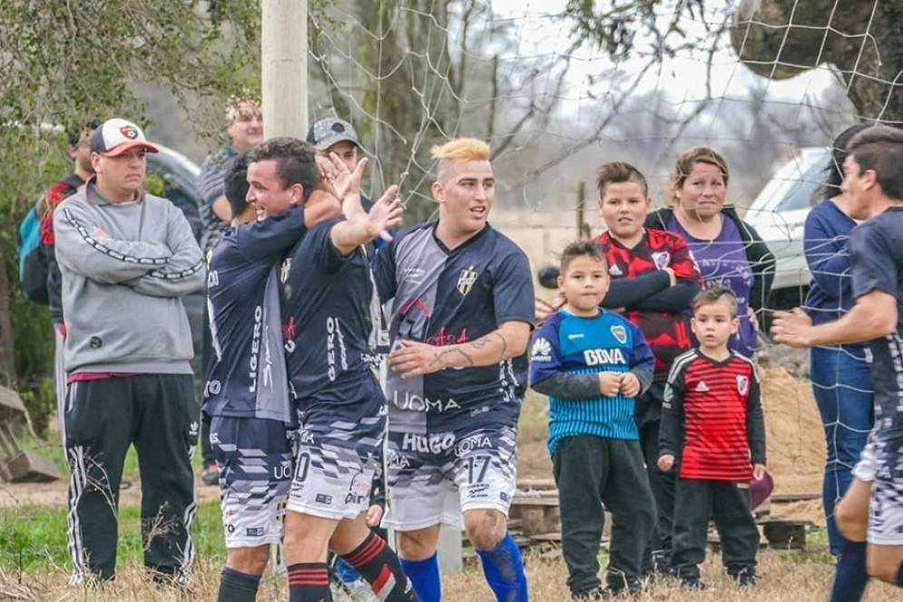 "Kote" Barros anot&oacute; los dos goles del Santo.