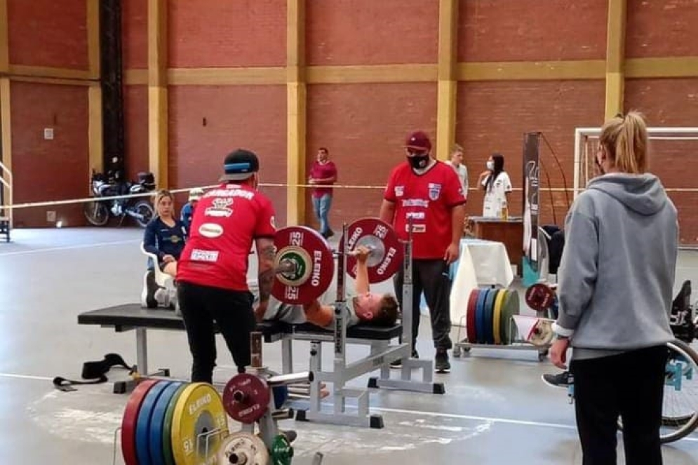 Dejandolo todo en la prueba.