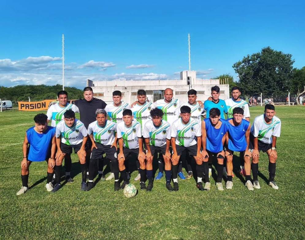 El plantel de EFIC que debut&oacute; en el torneo. Un equipo en formaci&oacute;n.