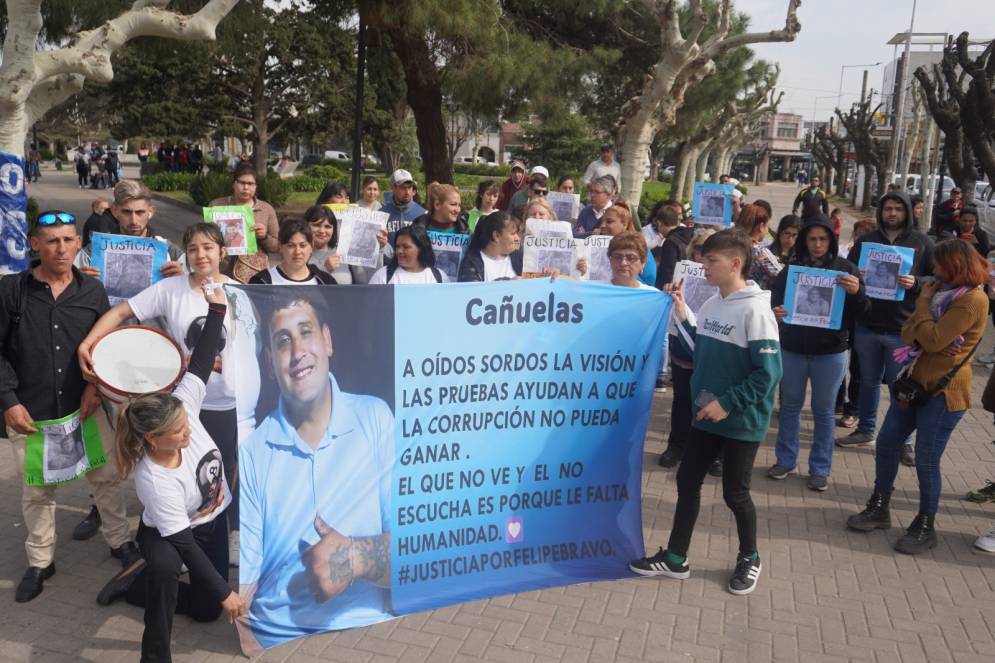 Familiares y amigos marcharon para pedir justica por Felipe Bravo.