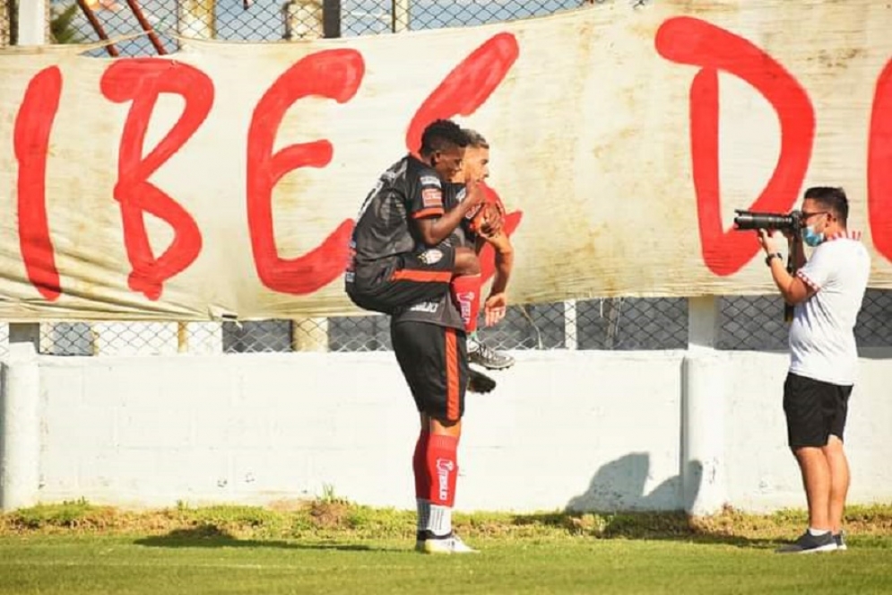 Aguirre volvi&oacute; al gol. Ph: David Nieva.
