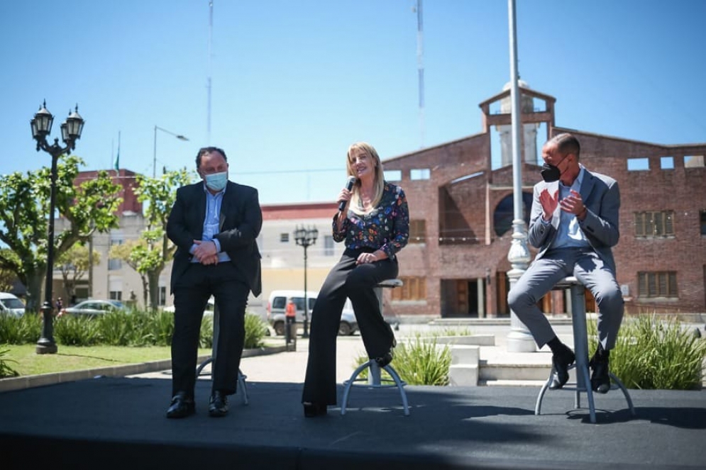 Fassi al momento de su discurso.