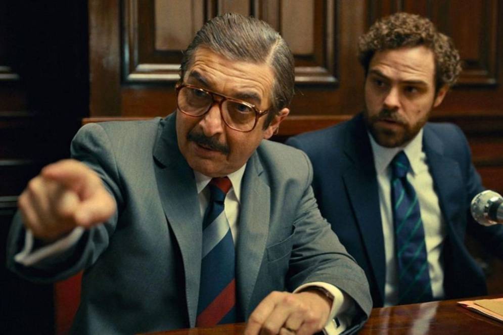 Ricardo Dar&iacute;n y Peter Lanzani, encarnando a Julio C&eacute;sar Strassera y Luis Moreno Ocampo