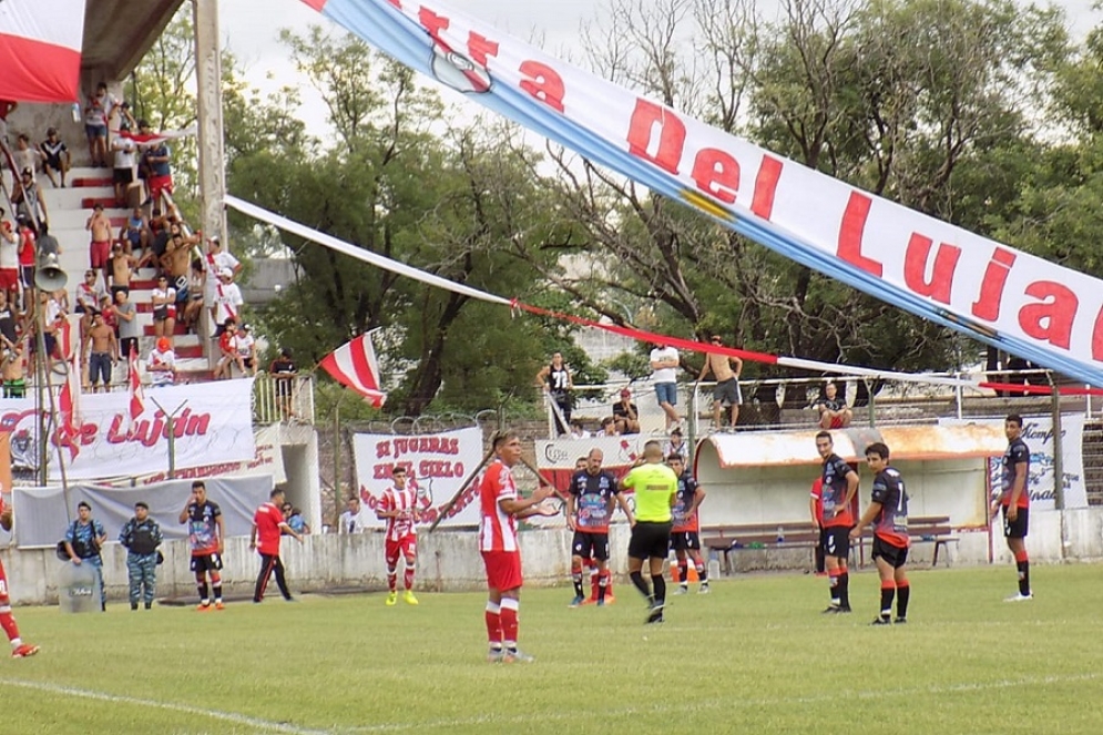  Se jug&oacute; ante un colorido marco