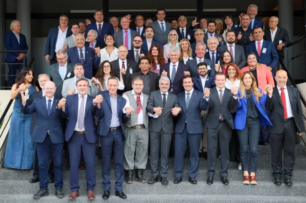 Arrieta con sus pares del Parlasur.