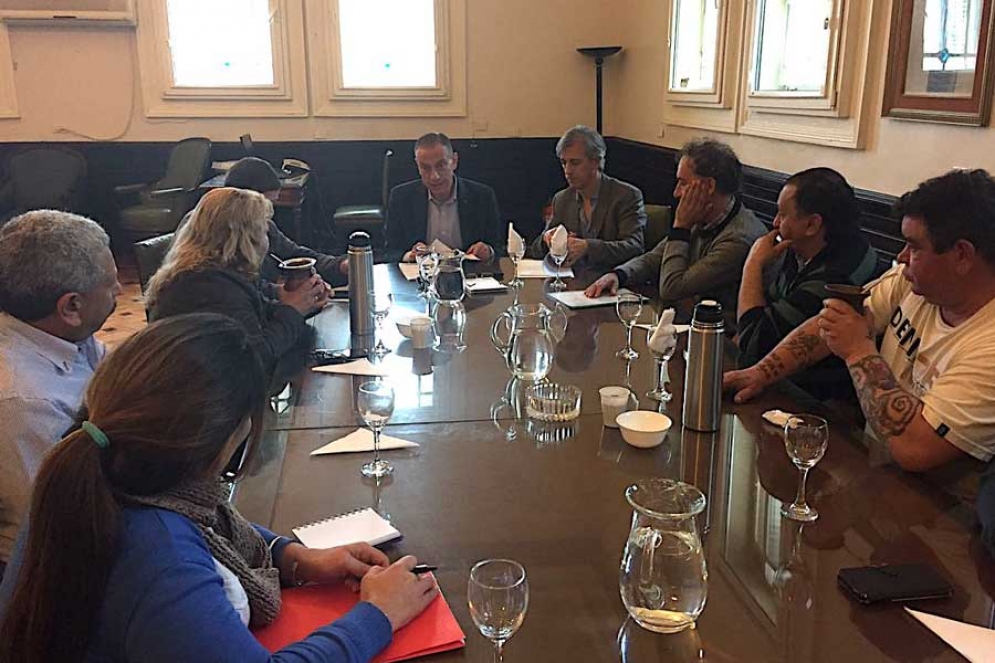 Arrieta recibi&oacute; a representantes de Frigocarne en el Congreso Nacional. 