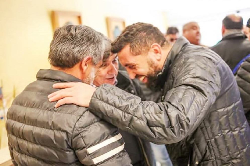 Su&aacute;rez (de espaldas), Behrens y "Cholo" Garcia.