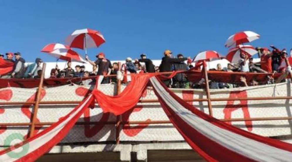 La hinchada, caliente con los dirigentes de CFC.