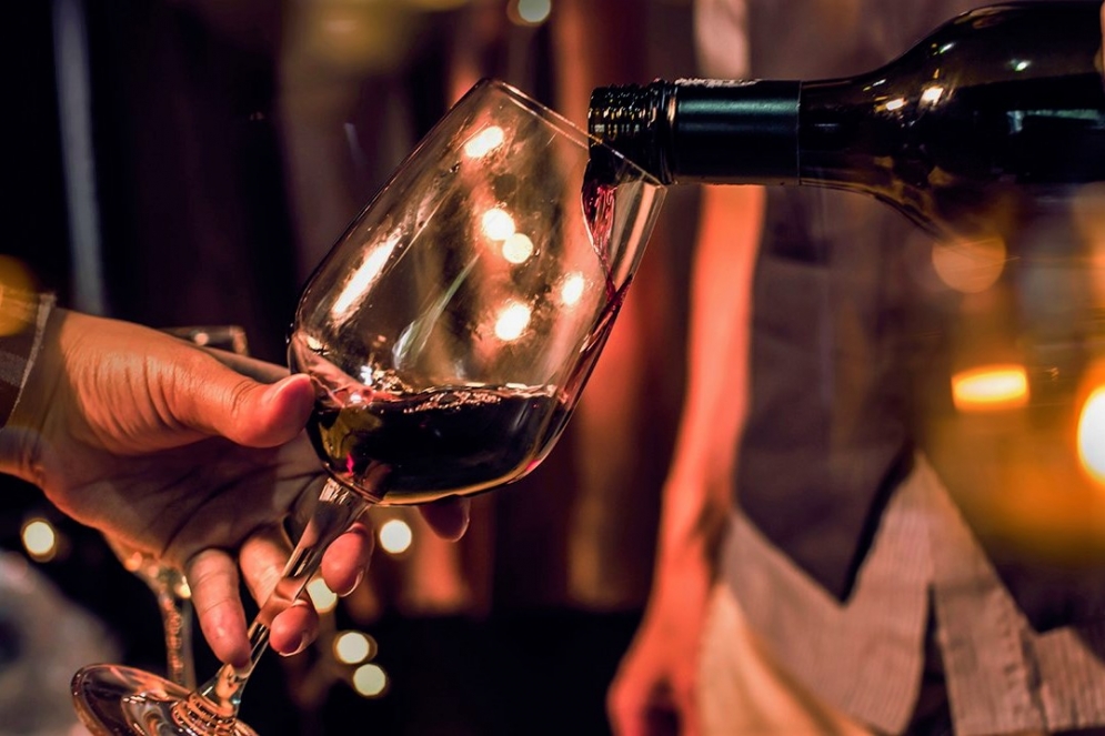 Adem&aacute;s, del men&uacute; de vinos, gin y verm&uacute;, se vender&aacute;n tambi&eacute;n cervezas y tragos. 