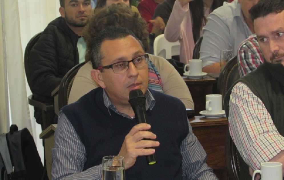 Cabrera en la banca de concejal.