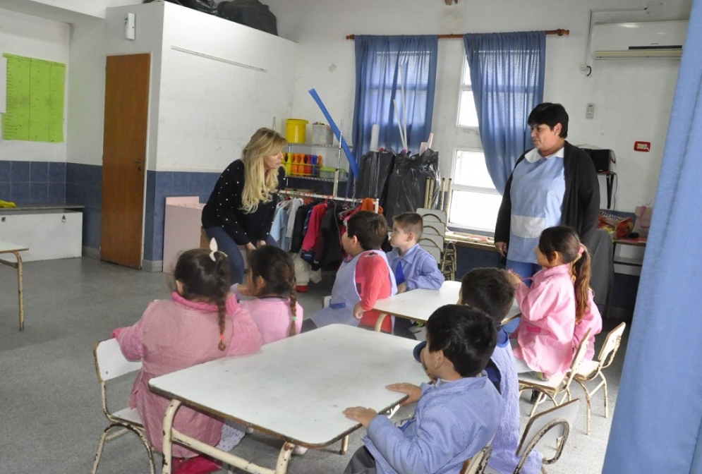 Fassi visitando el Jard&iacute;n N&deg;914.
