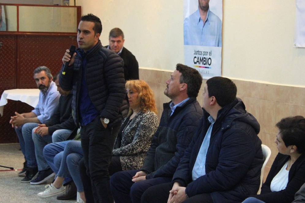 Campos dando su discurso en la presentaci&oacute;n de Juntos por el Cambio. 