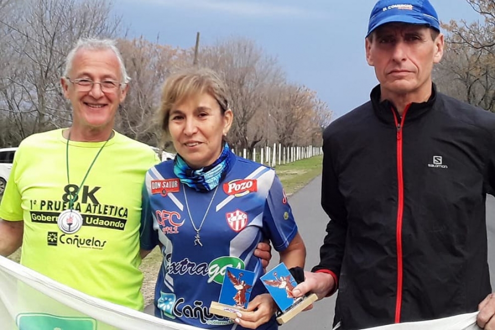 El camino ten&iacute;a la particularidad de combinar dos superficies distintas, asfalto y tierra.