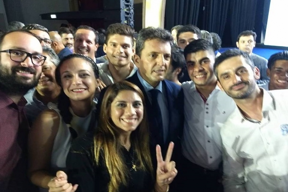 Ayelen Rasquetti junto a Sergio Massa. 