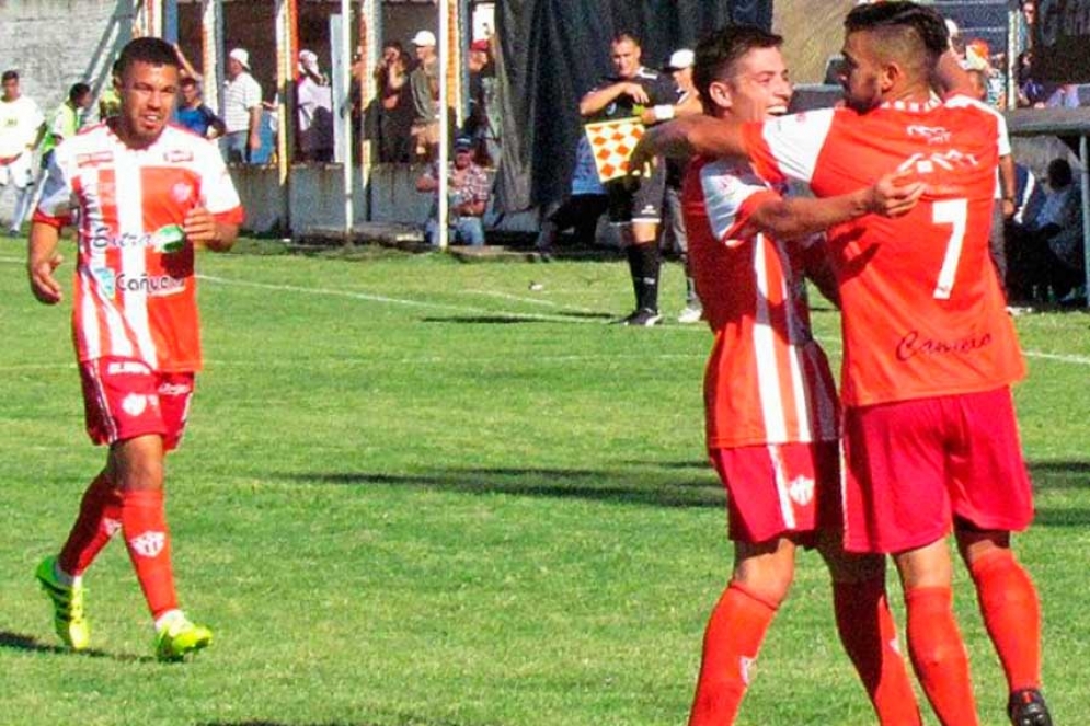 Ca&ntilde;uelas le gan&oacute; en la primera fase al Charr&uacute;a. 